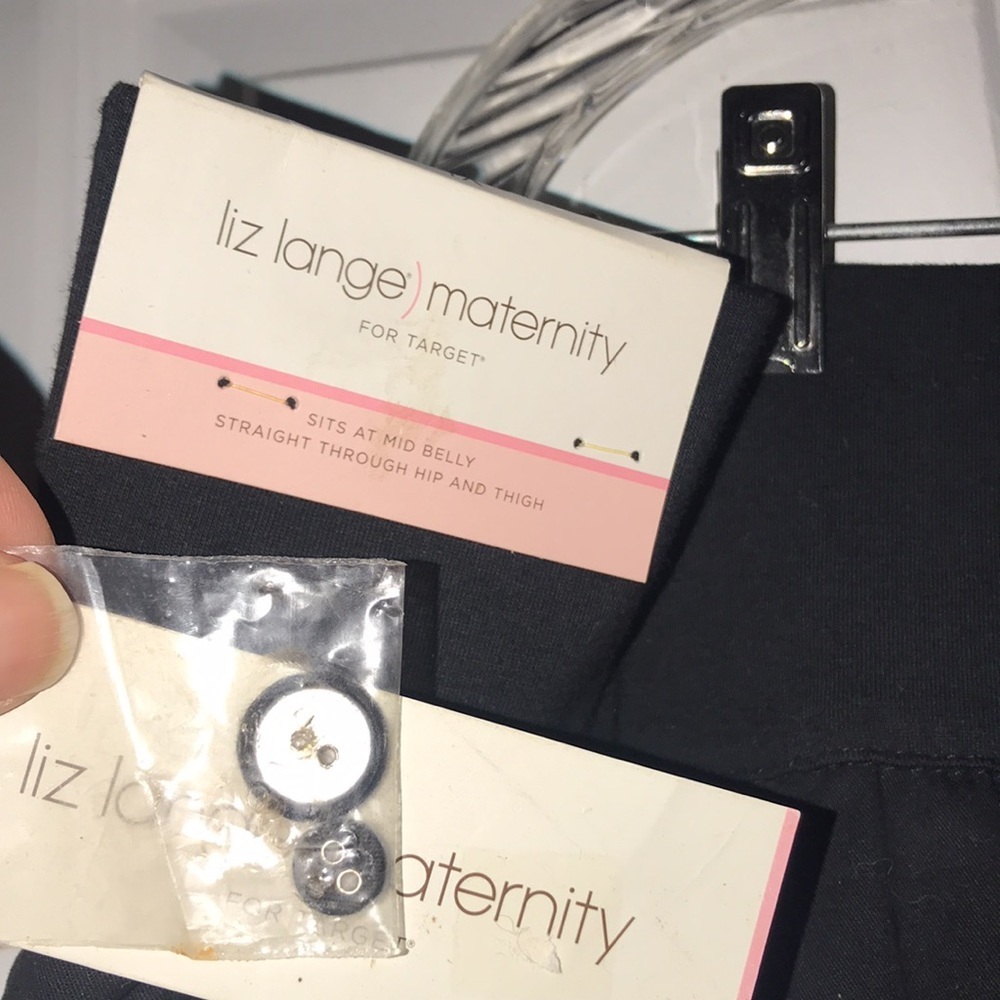 NWT Liz Lange Maternity Bermuda Shorts - Picture 2 of 7